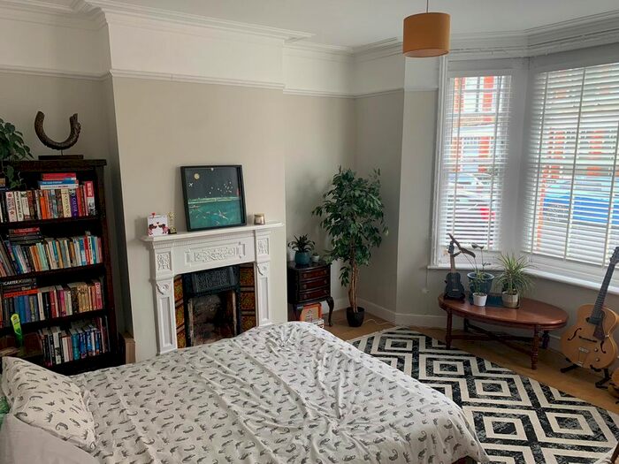 2 Bedroom Flat To Rent In Elmhurst Street, Clapham, SW4