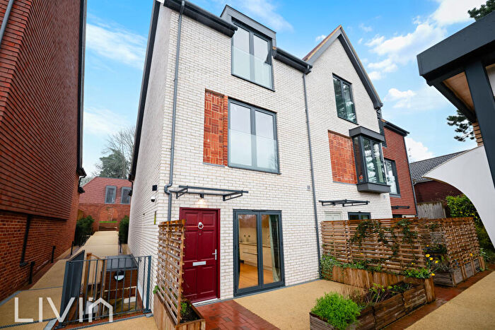 4 Bedroom Town House To Rent In Maplehurst Square, The Grove, Coulsdon, Croydon, CR5