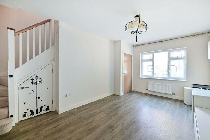 2 Bedroom End Of Terrace House To Rent In Wallingford Way, Maidenhead, SL6