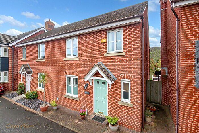 3 Bedroom Semi Detached House For Sale In Whitfield Close, Angmering, BN16