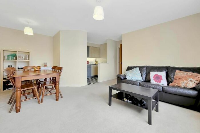 2 Bedroom Flat To Rent In Church Road, London, W3
