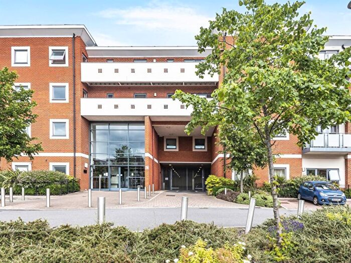 2 Bedroom Apartment For Sale In Heron House, Reading, RG2