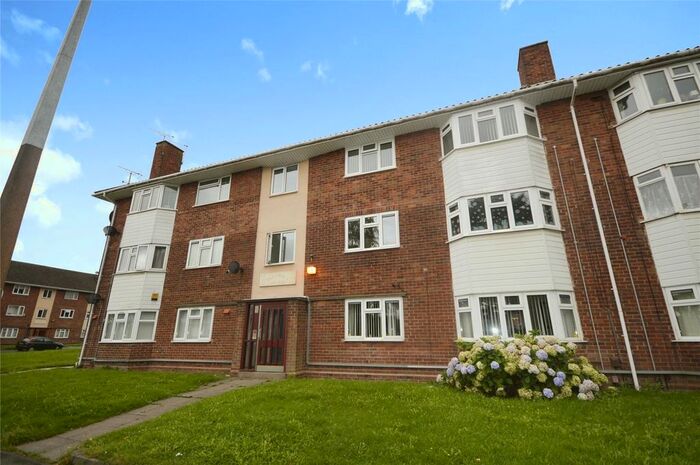 2 Bedroom Flat To Rent In Hilton Road, Lanesfield, Wolverhampton, West Midlands, WV4