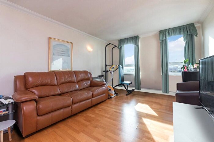 1 Bedroom Flat To Rent In Aegon House, Lanark Square, E14