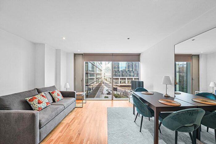 1 Bedroom Apartment To Rent In Landmark West Tower, Marsh Wall, E14