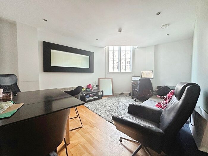 2 Bedroom Flat To Rent In Bedford Street, Leeds, West Yorkshire, LS1