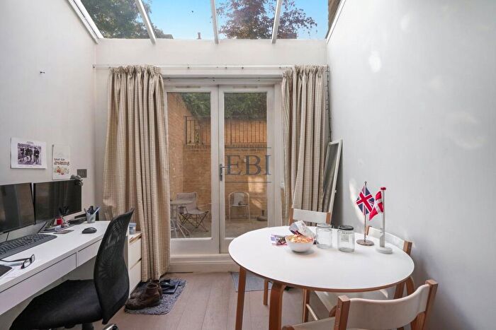 1 Bedroom Apartment To Rent In Chelsea Walk, Fulham, SW10