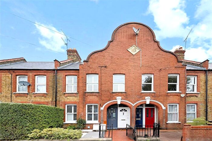 2 Bedroom Flat For Sale In Brettenham Road, Walthamstow, London, E17
