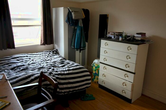 3 Bedroom Semi-Detached House To Rent In **&#;pppw** Beeston, Road Dunkirk, Nottingham, NG7