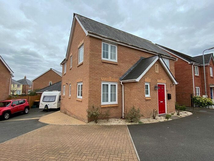 Houses for sale in Pontypool, NP4, Torfaen