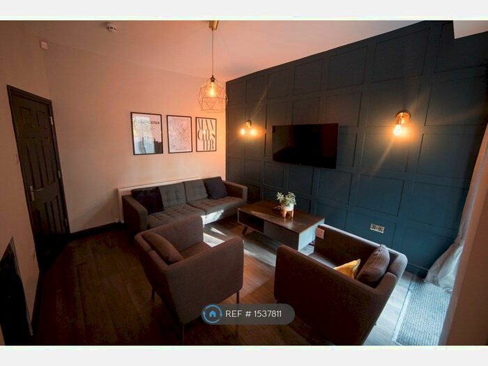 6 Bedroom Terraced House To Rent In Balmoral Road, Manchester, M14