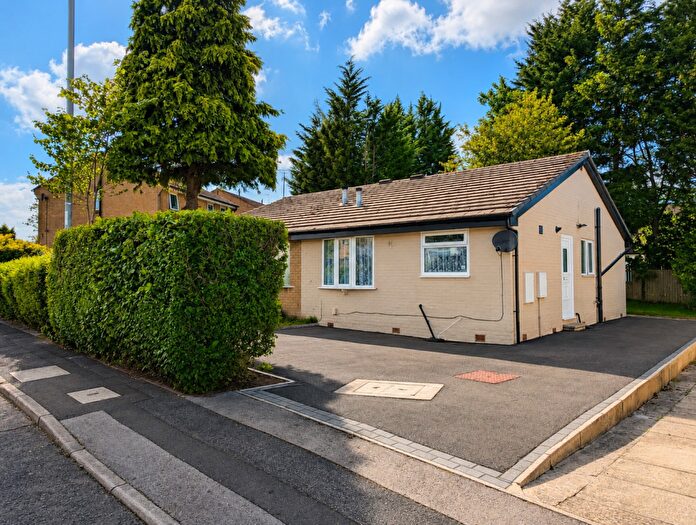 2 Bedroom Semi-Detached Bungalow To Rent In Park Lane, Bradford, BD5