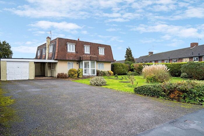 4 Bedroom Detached House For Sale In Bushey Mill Lane, Bushey, WD23