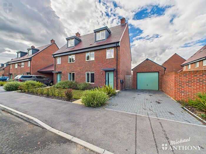 4 Bedroom Town House For Sale In Atkins Way, Aston Reach, Aylesbury, Buckinghamshire, HP22