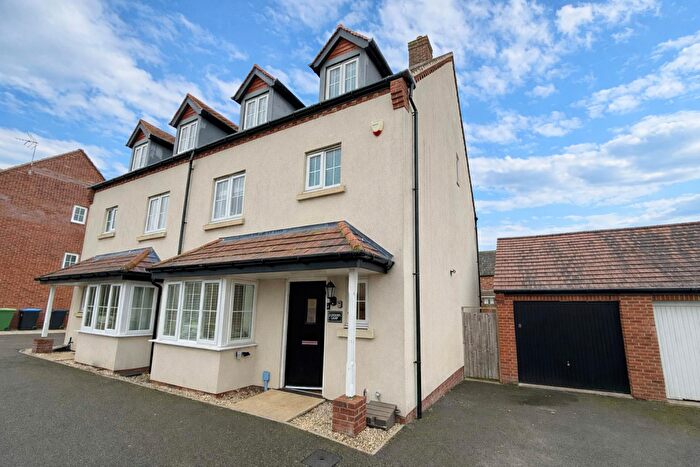 4 Bedroom Semi Detached House For Sale In Deers Leap, Bishopton, Stratford-Upon-Avon, CV37