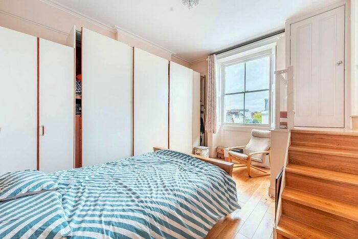 2 Bedroom Flat To Rent In Cornwall Gardens, South Kensington, London, SW7
