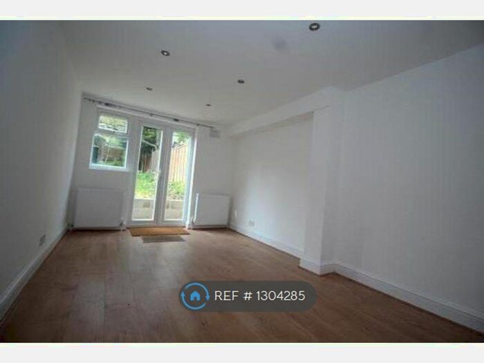 1 Bedroom Flat To Rent In Mosslea Road, London SE20