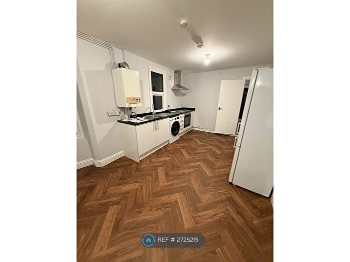 2 Bedroom Flat To Rent In Oxford Road, Tilehurst, Reading, RG31