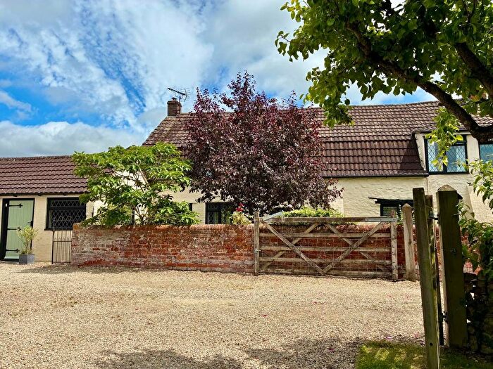 3 Bedroom Detached House For Sale In Bulkington, Devizes, SN10