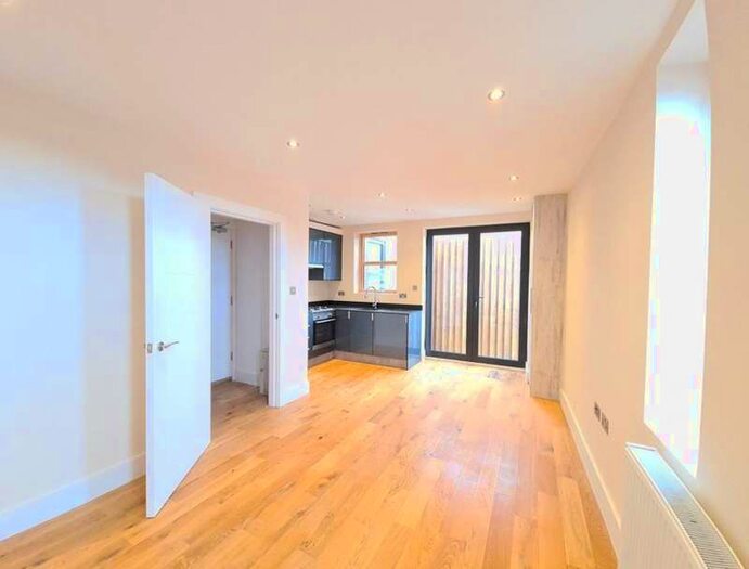 1 Bedroom Property To Rent In - Queen Katherines Ct Queen Katherines Court, 11 High Street South, LU6