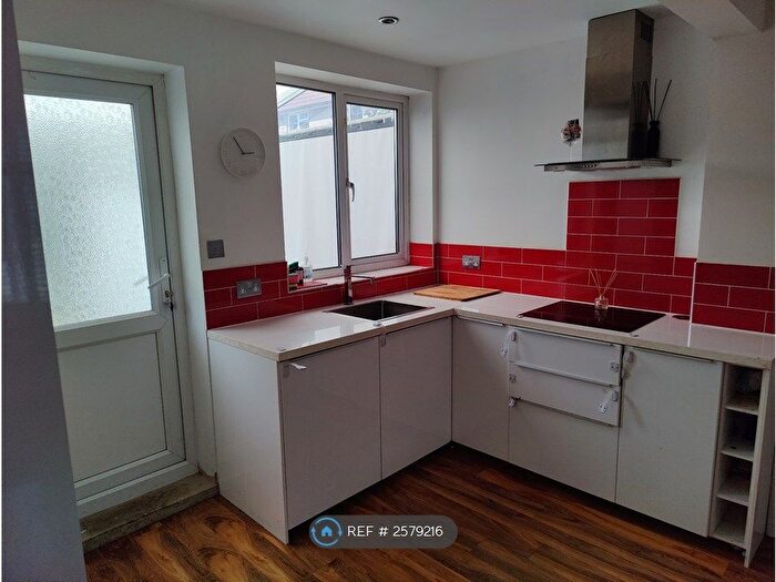 3 Bedroom Semi-Detached House To Rent In Abbotsbury Road, Morden, SM4
