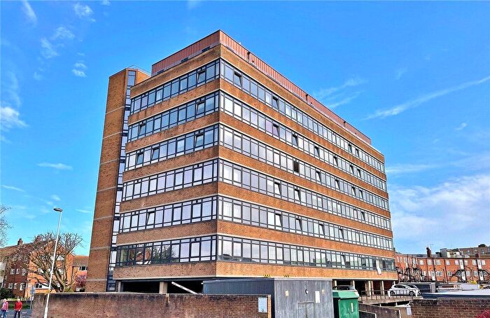 1 Bedroom Flat To Rent In Strand Parade, Goring-By-Sea, Worthing, West Sussex, BN12