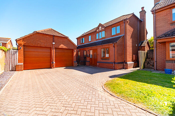 4 Bedroom Detached House For Sale In Chatsworth, Tamworth, B79
