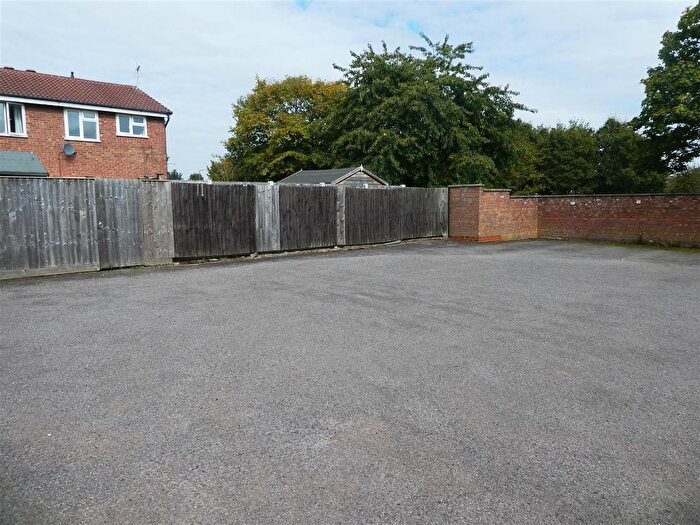 1 Bedroom Flat For Sale In Monarch Close, Stretton, Burton-On-Trent, DE13