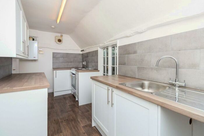 2 Bedroom Flat To Rent In High Street, Saffron Walden, CB10