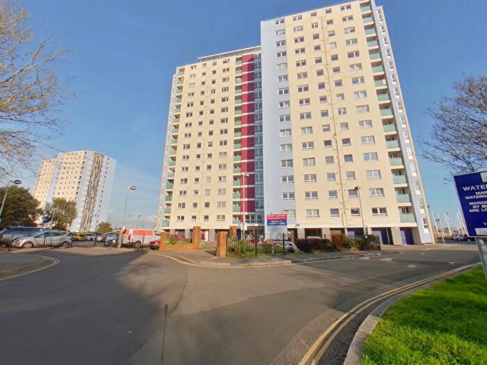 2 Bedroom Flat To Rent In Seaward Tower, Trinity Green, Gosport, PO12