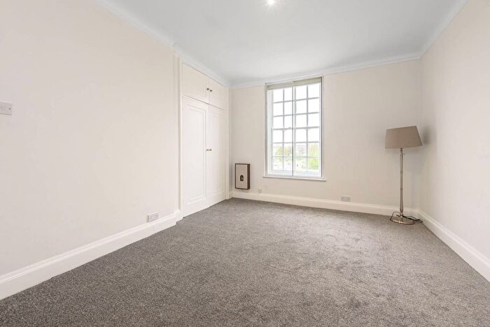 3 Bedroom Flat To Rent In Finchley Road, Temple Fortune, London, NW11