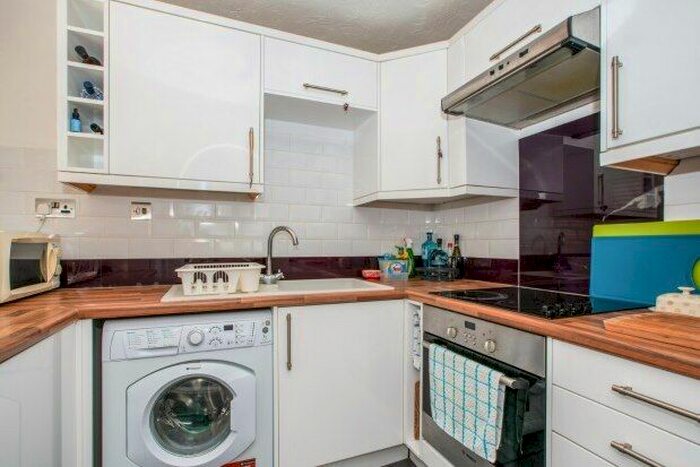2 Bedroom Flat To Rent In A Maryland Park, London, E15