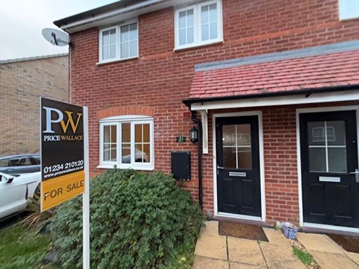 3 Bedroom Semi Detached House For Sale In Hart Way, Rushden, NN10
