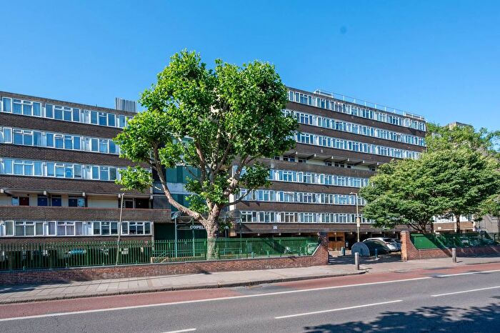 3 Bedroom Flat For Sale In Garratt Lane, Tooting, London, SW17