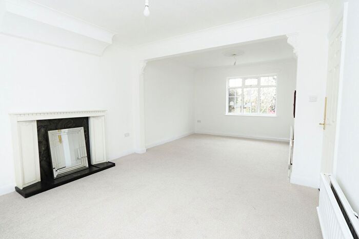 3 Bedroom Semi-detached House To Rent In Lowshoe Lane, Romford, RM5