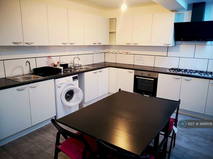 8 Bedroom End Of Terrace House To Rent In Sheriff Avenue, Coventry, CV4