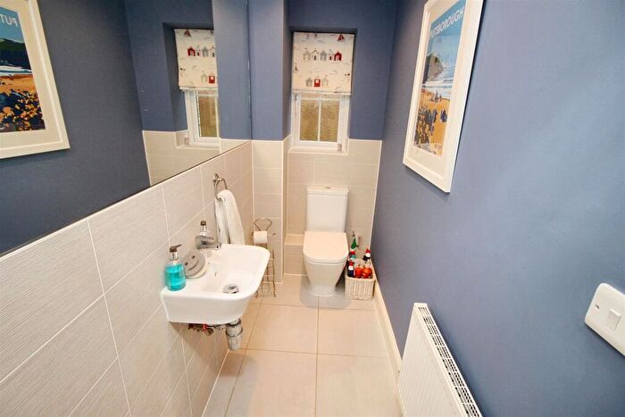 3 Bedroom Semi-Detached House For Sale In Larissa Close, Tilehurst, Reading, RG31