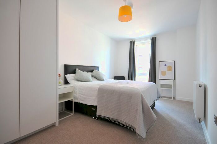 3 Bedroom Flat To Rent In Lockside Lane, Salford, M5