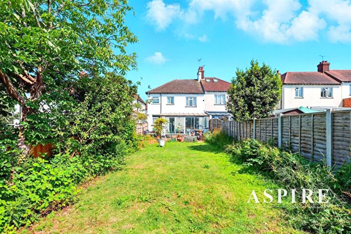 4 Bedroom Semi-Detached House For Sale In Walker Drive, Leigh-On-Sea, SS9