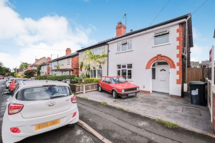3 Bedroom Semi Detached House For Sale In Westbourne Road, Penn, Wolverhampton, WV4