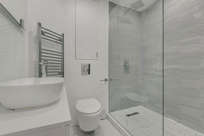 2 Bedroom Flat To Rent In Commercial Way, London, SE15