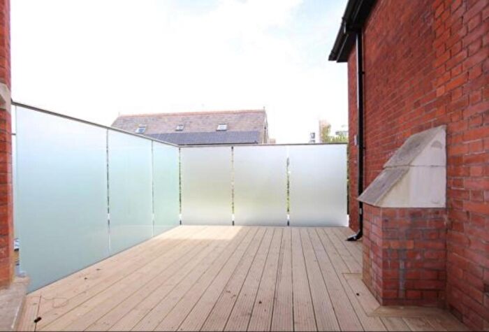 2 Bedroom Flat To Rent In Coombe Road, Kingston Upon Thames, KT2