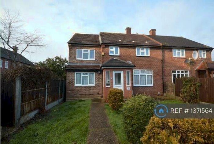 4 Bedroom Semi-Detached House To Rent In Marlyon Road, Ilford, IG6