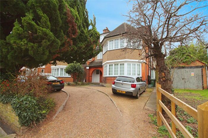 2 Bedroom Flat To Rent In Cranes Drive, Surbiton, KT5