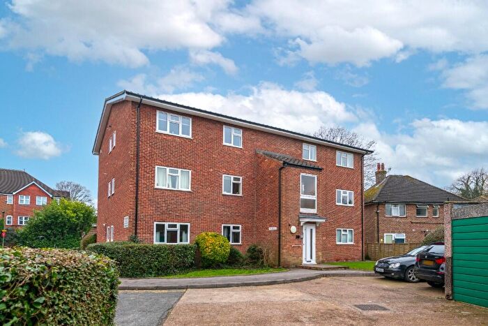2 Bedroom Apartment For Sale In Victoria Road, Horley, Surrey, RH6