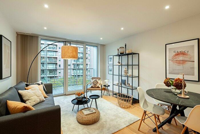 2 Bedroom Flat To Rent In Chelsea Bridge Wharf, Battersea, SW8