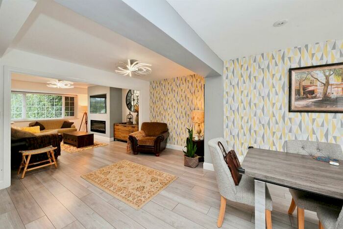 4 Bedroom Semi-Detached House For Sale In Hertingfordbury Road, Hertford, SG14
