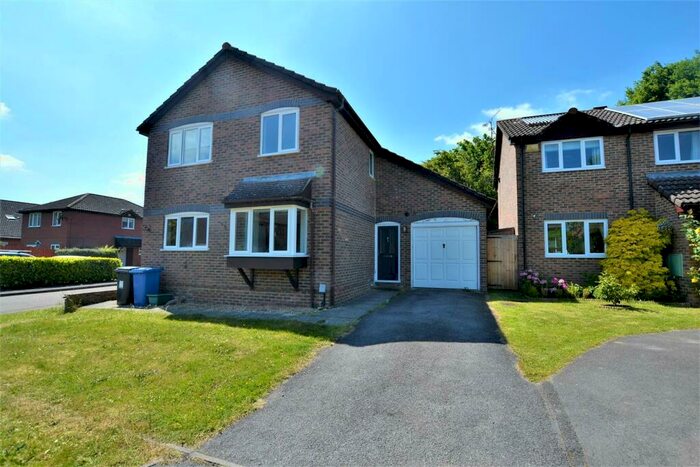 4 Bedroom House To Rent In Devon Close, Fleet, GU51