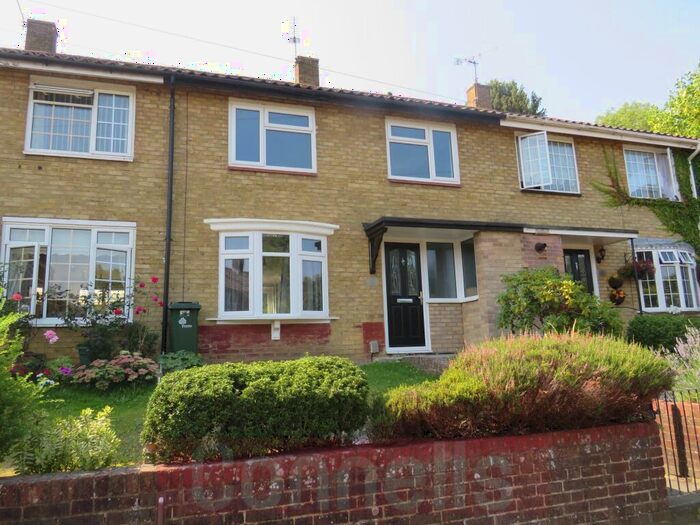 3 Bedroom House To Rent In Baker Close, Crawley, RH10