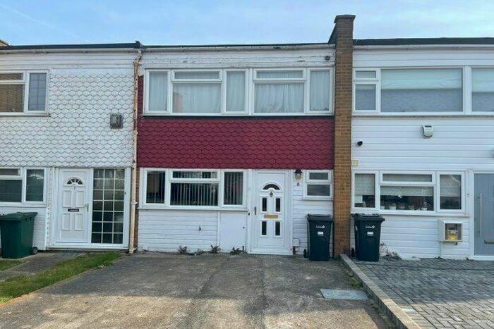 3 Bedroom Property To Rent In Long Green, Chigwell, IG7